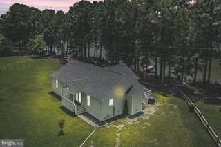 408 SMITH POINT RD, Reedville, VA 22539
