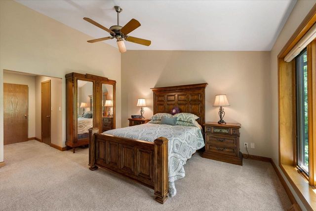 807 Knollwood COURT, Waukesha, WI 53188