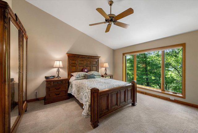 807 Knollwood COURT, Waukesha, WI 53188