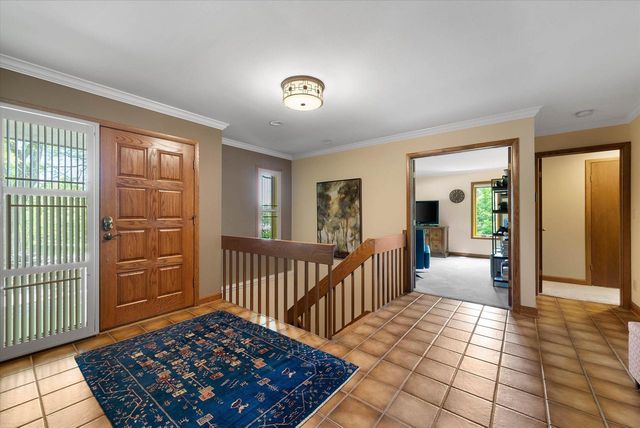 807 Knollwood COURT, Waukesha, WI 53188