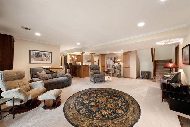 807 Knollwood COURT, Waukesha, WI 53188