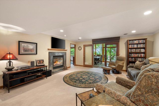 807 Knollwood COURT, Waukesha, WI 53188