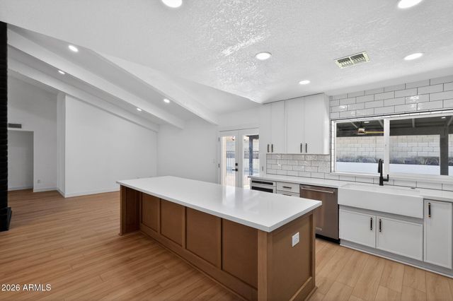 9 E Surrey Avenue, Phoenix, AZ 85022