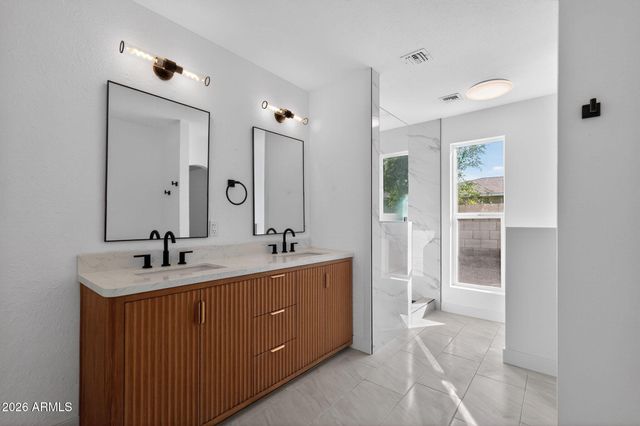 9 E Surrey Avenue, Phoenix, AZ 85022