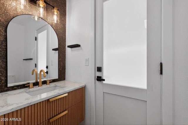 9 E Surrey Avenue, Phoenix, AZ 85022