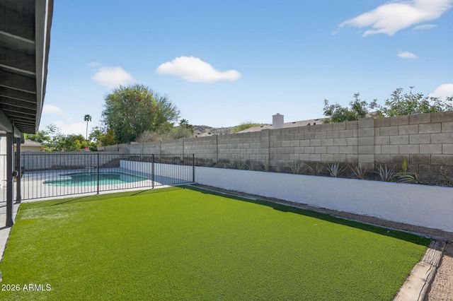 9 E Surrey Avenue, Phoenix, AZ 85022