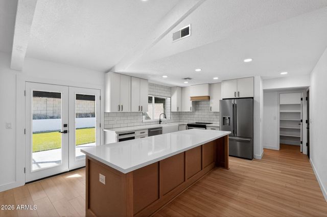 9 E Surrey Avenue, Phoenix, AZ 85022