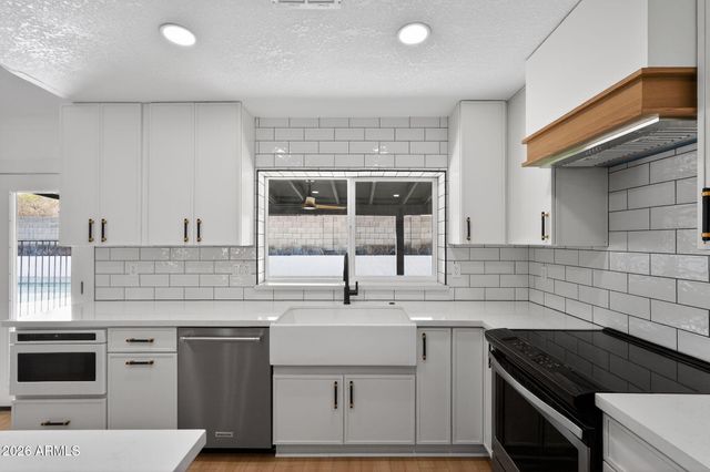 9 E Surrey Avenue, Phoenix, AZ 85022