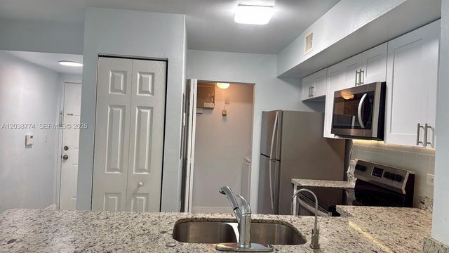 11155 SW 5th Place 302, Pembroke Pines, FL 33025