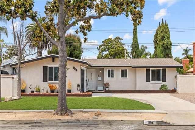 1301 W Roberta, Fullerton, CA 92833