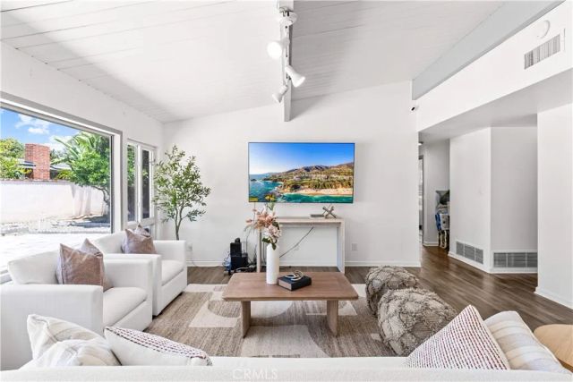 1301 W Roberta, Fullerton, CA 92833