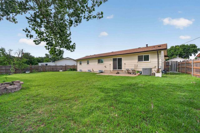4516 E 27th St N, Wichita, KS 67220