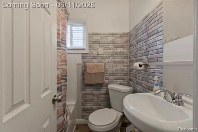 25884 Leach Street, Roseville, MI 48066