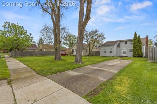 25884 Leach Street, Roseville, MI 48066