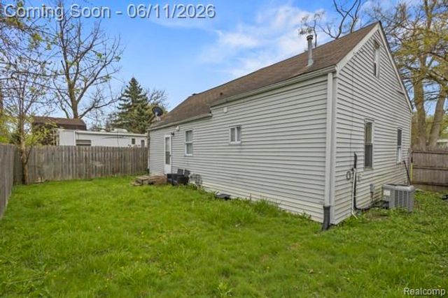 25884 Leach Street, Roseville, MI 48066