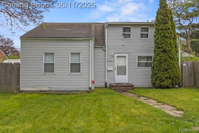 25884 Leach Street, Roseville, MI 48066