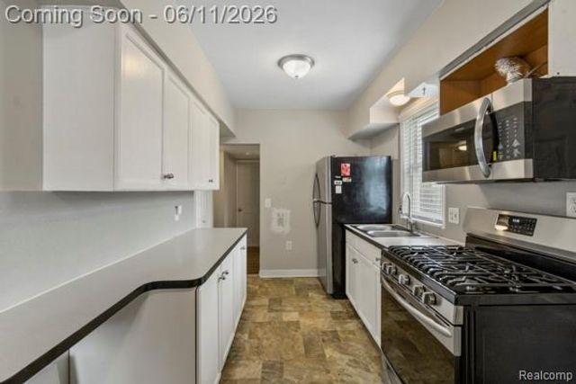 25884 Leach Street, Roseville, MI 48066