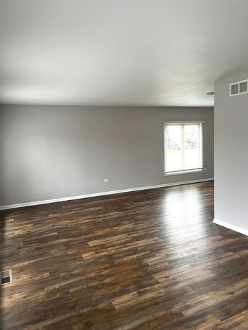 538 Blackstone Avenue, Glenwood, IL 60425