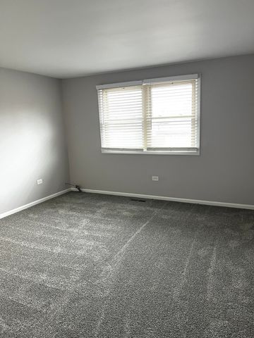 538 Blackstone Avenue, Glenwood, IL 60425