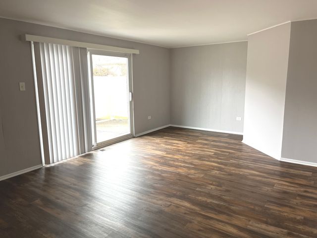 538 Blackstone Avenue, Glenwood, IL 60425