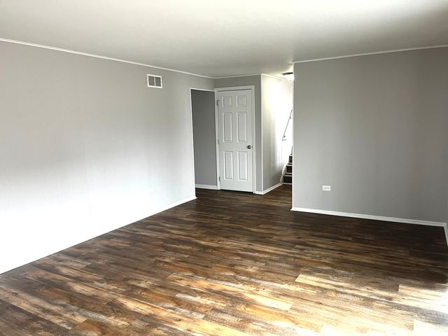 538 Blackstone Avenue, Glenwood, IL 60425