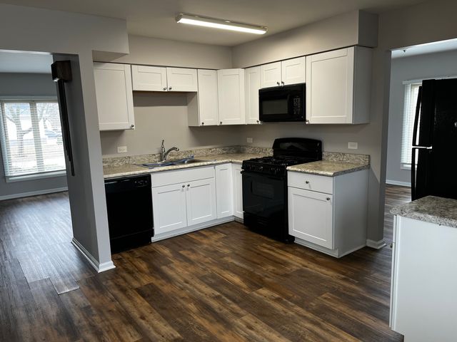 538 Blackstone Avenue, Glenwood, IL 60425