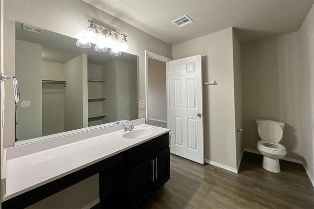 4301 Driftwood Drive, Harrah, OK 73045