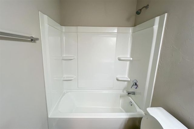 4301 Driftwood Drive, Harrah, OK 73045