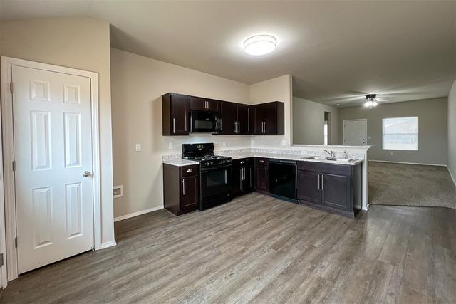 4301 Driftwood Drive, Harrah, OK 73045