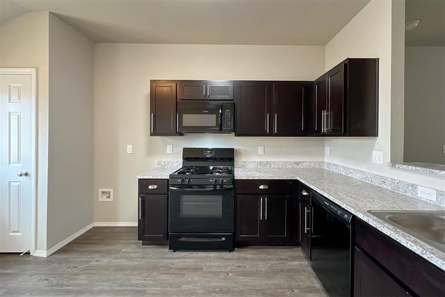 4301 Driftwood Drive, Harrah, OK 73045