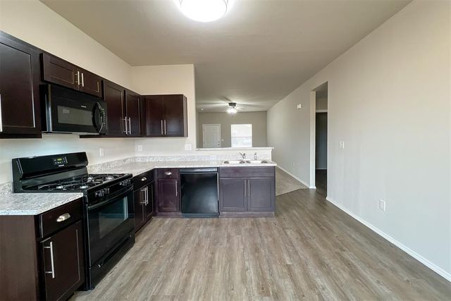 4301 Driftwood Drive, Harrah, OK 73045