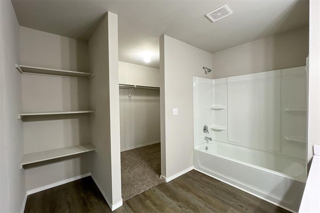 4301 Driftwood Drive, Harrah, OK 73045
