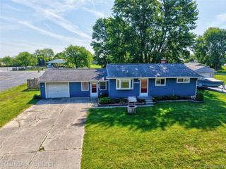 4075 Bristolwood Drive, Flint Charter Township, MI 48507