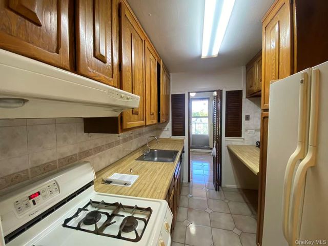 14055 34th Avenue 3E, Flushing, NY 11354