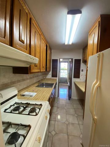 14055 34th Avenue 3E, Flushing, NY 11354
