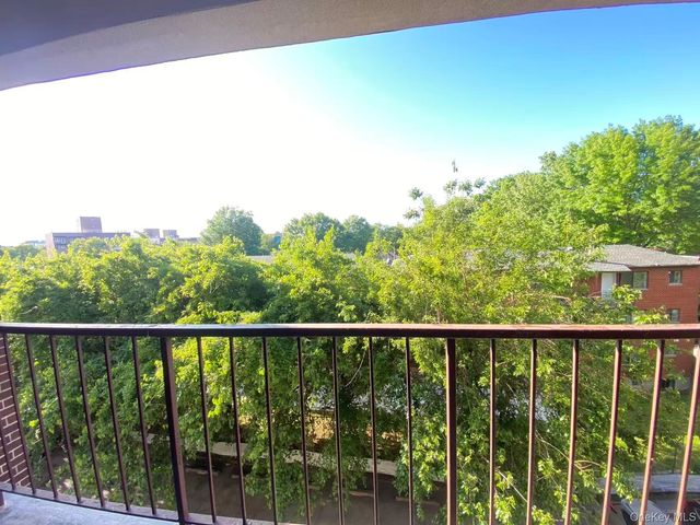 14055 34th Avenue 3E, Flushing, NY 11354