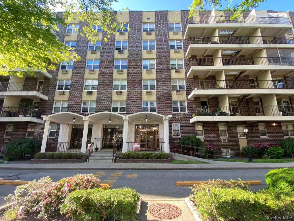 14055 34th Avenue 3E, Flushing, NY 11354