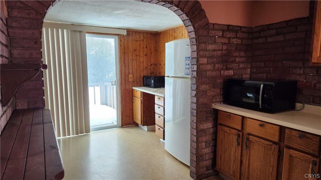 6382 Lakeshore Road, Cicero, NY 13039