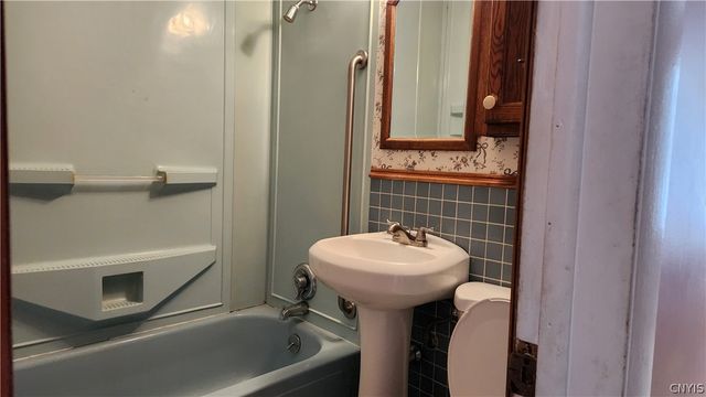 6382 Lakeshore Road, Cicero, NY 13039