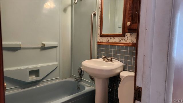 6382 Lakeshore Road, Cicero, NY 13039