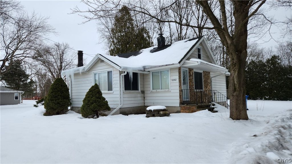 6382 Lakeshore Road, Cicero, NY 13039