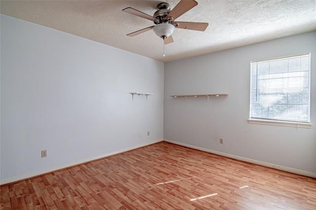 2401 Sycamore Avenue B4, Huntsville, TX 77340