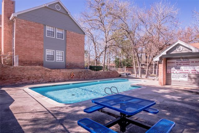 2401 Sycamore Avenue B4, Huntsville, TX 77340