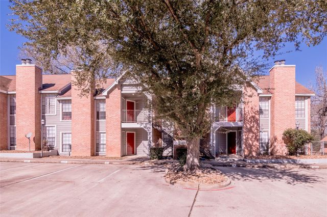 2401 Sycamore Avenue B4, Huntsville, TX 77340