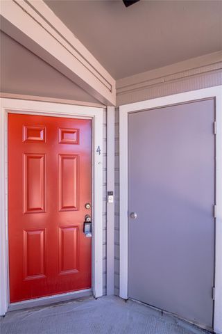 2401 Sycamore Avenue B4, Huntsville, TX 77340