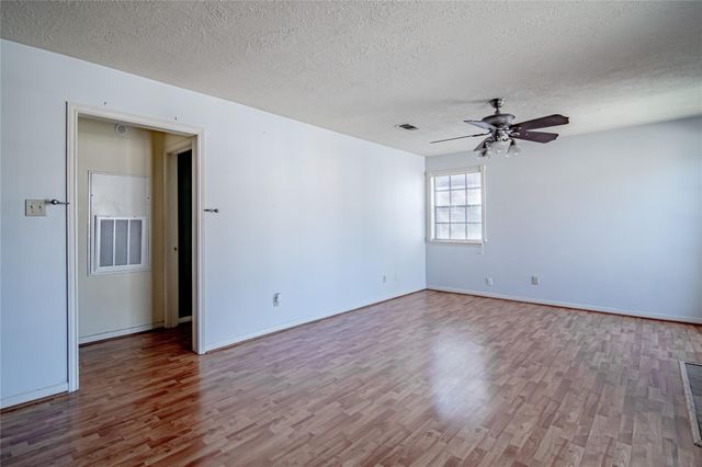 2401 Sycamore Avenue B4, Huntsville, TX 77340