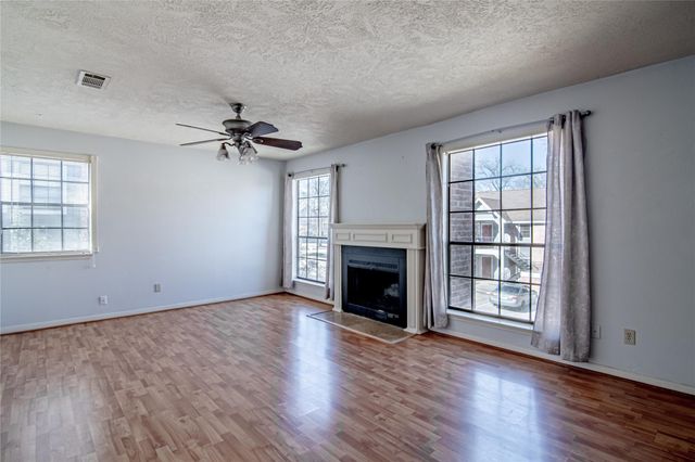 2401 Sycamore Avenue B4, Huntsville, TX 77340
