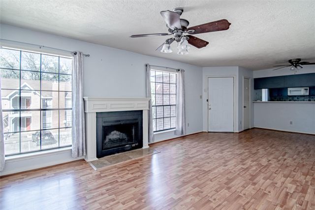 2401 Sycamore Avenue B4, Huntsville, TX 77340