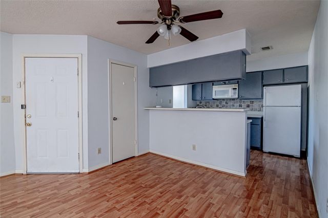 2401 Sycamore Avenue B4, Huntsville, TX 77340