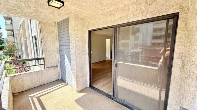225 N Rose Street 104, Burbank, CA 91505